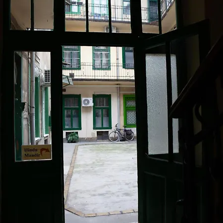 Barbaras Authentic בודפשט